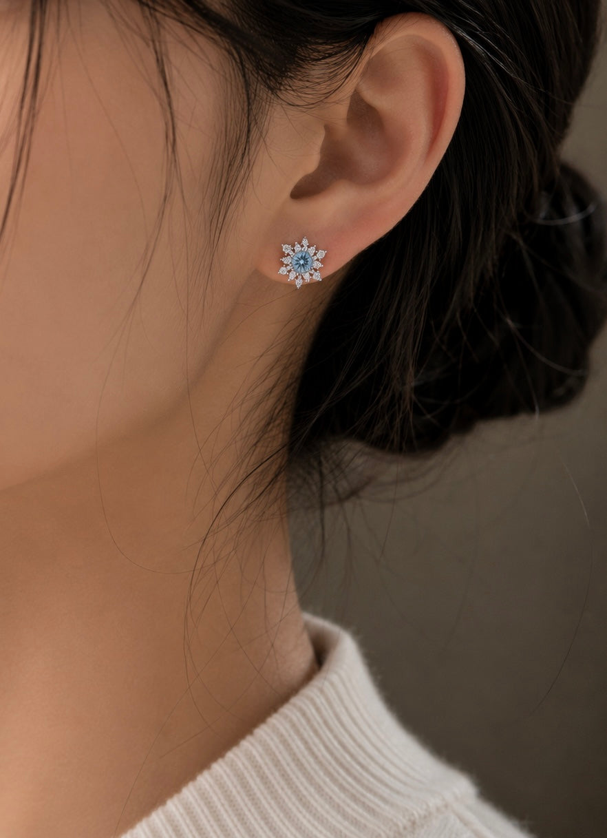 Silver Snowflake Stud Earrings ❄️