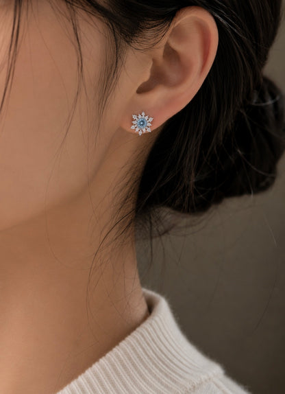 Silver Snowflake Stud Earrings ❄️